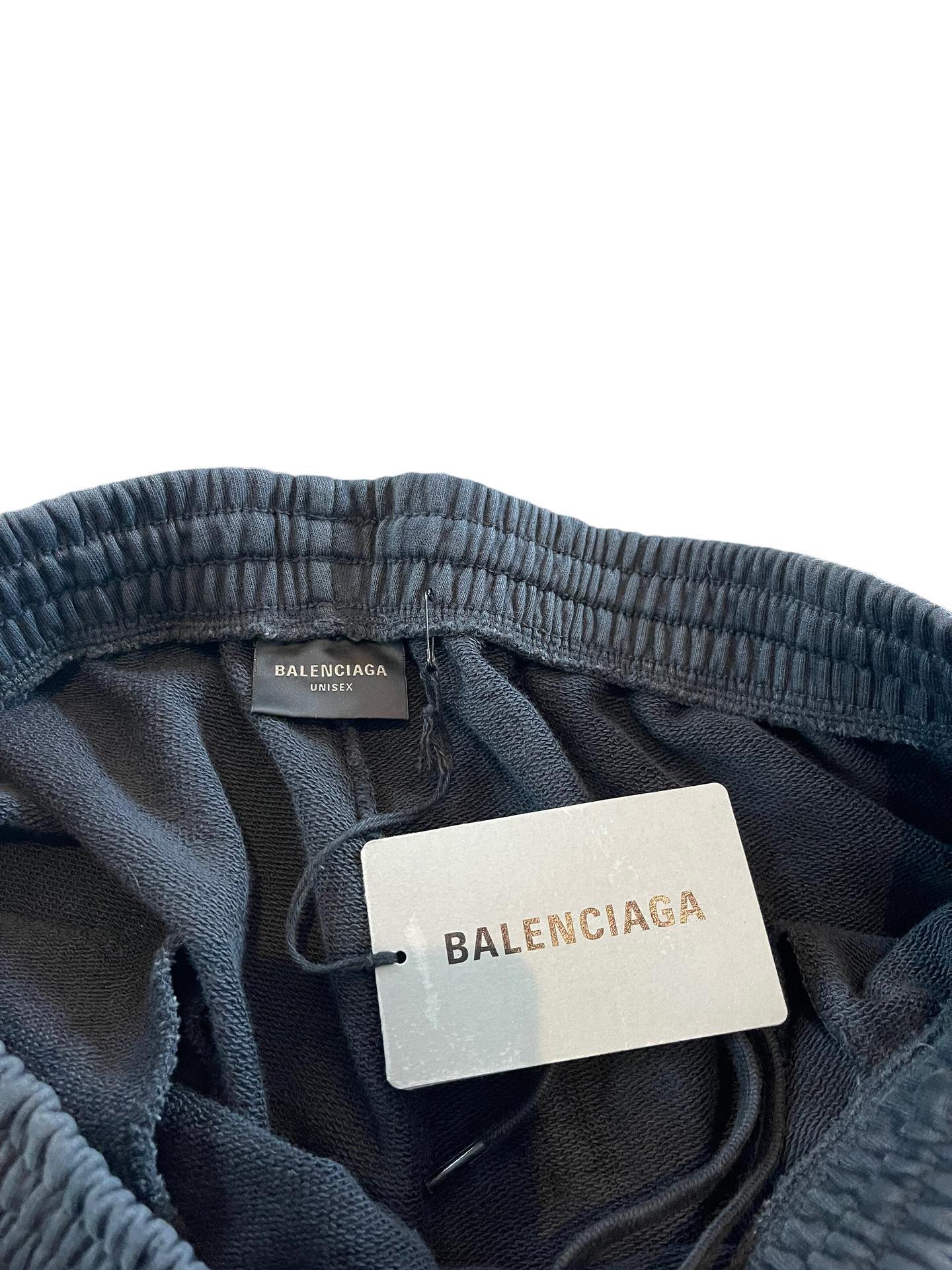 Shop BALENCIAGA Offshore Baggy Sweatpants in Pink (771081TPVM95960